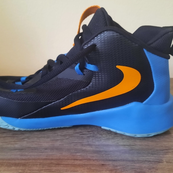 Shoes - Picture 4 of 7